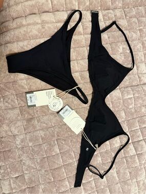 NWT Vuori Black Women's Two-Piece Bikini Set - Classic Minimal Swim